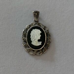 Vintage 925 Sterling Silver Oval White Mother Of Pearl Cameo Necklace Pendant